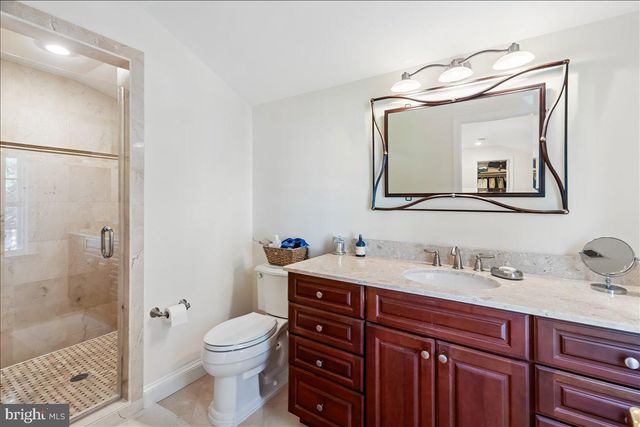 7910 KENTBURY DR, Bethesda, MD 20814