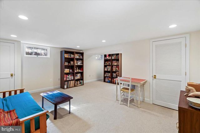 7910 KENTBURY DR, Bethesda, MD 20814