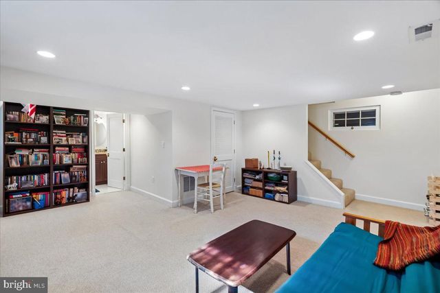 7910 KENTBURY DR, Bethesda, MD 20814