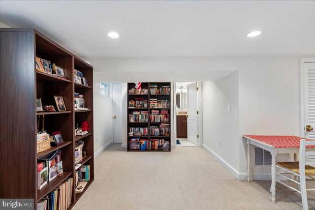 7910 KENTBURY DR, Bethesda, MD 20814