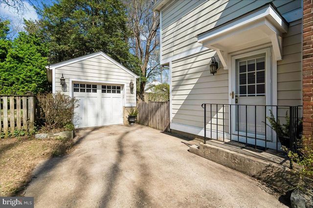 7910 KENTBURY DR, Bethesda, MD 20814