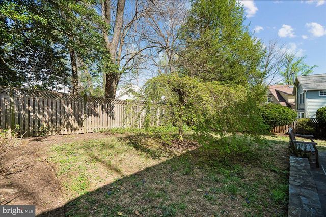 7910 KENTBURY DR, Bethesda, MD 20814