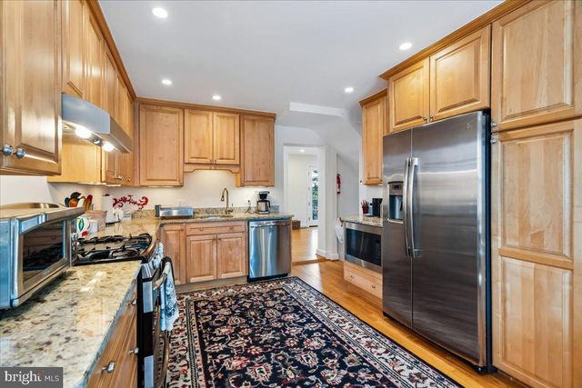 7910 KENTBURY DR, Bethesda, MD 20814