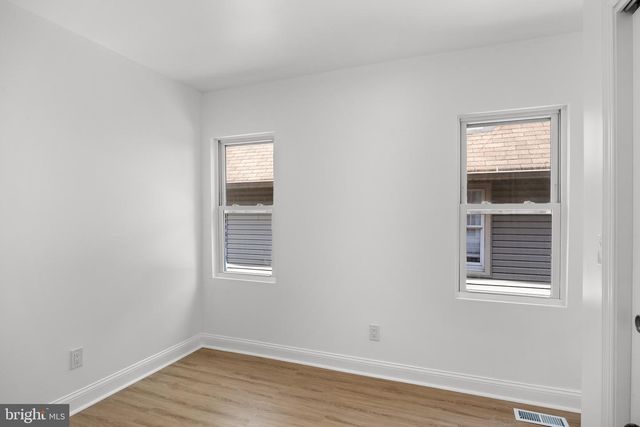 25 S HOLLY AVE, Maple Shade, NJ 08052