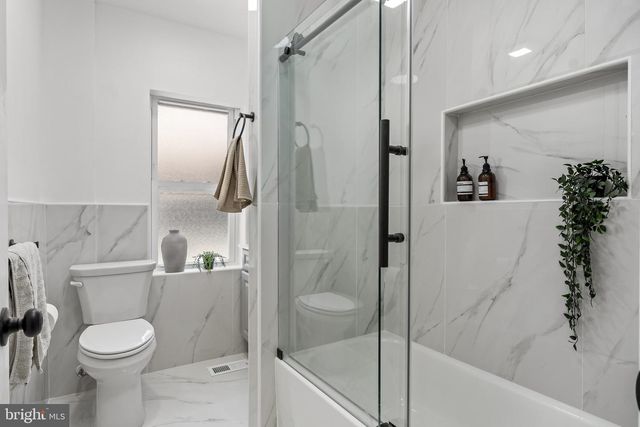 25 S HOLLY AVE, Maple Shade, NJ 08052