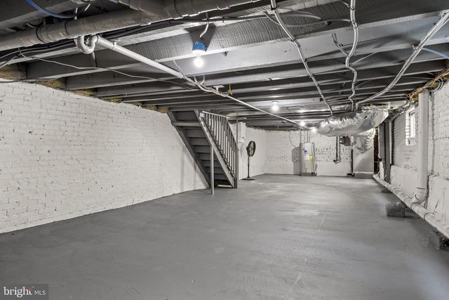 25 S HOLLY AVE, Maple Shade, NJ 08052