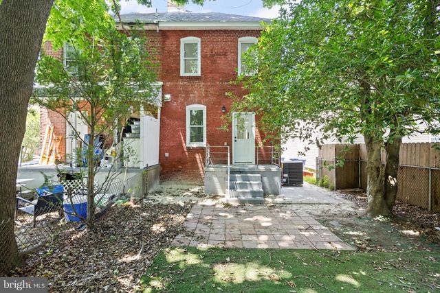 25 S HOLLY AVE, Maple Shade, NJ 08052