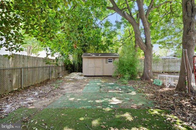 25 S HOLLY AVE, Maple Shade, NJ 08052