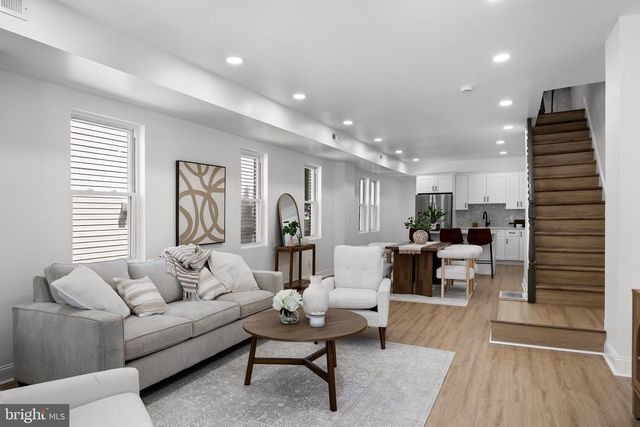 25 S HOLLY AVE, Maple Shade, NJ 08052