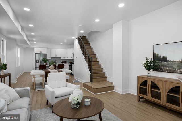 25 S HOLLY AVE, Maple Shade, NJ 08052