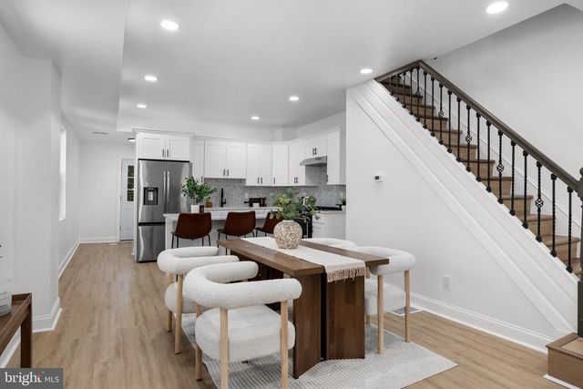 25 S HOLLY AVE, Maple Shade, NJ 08052