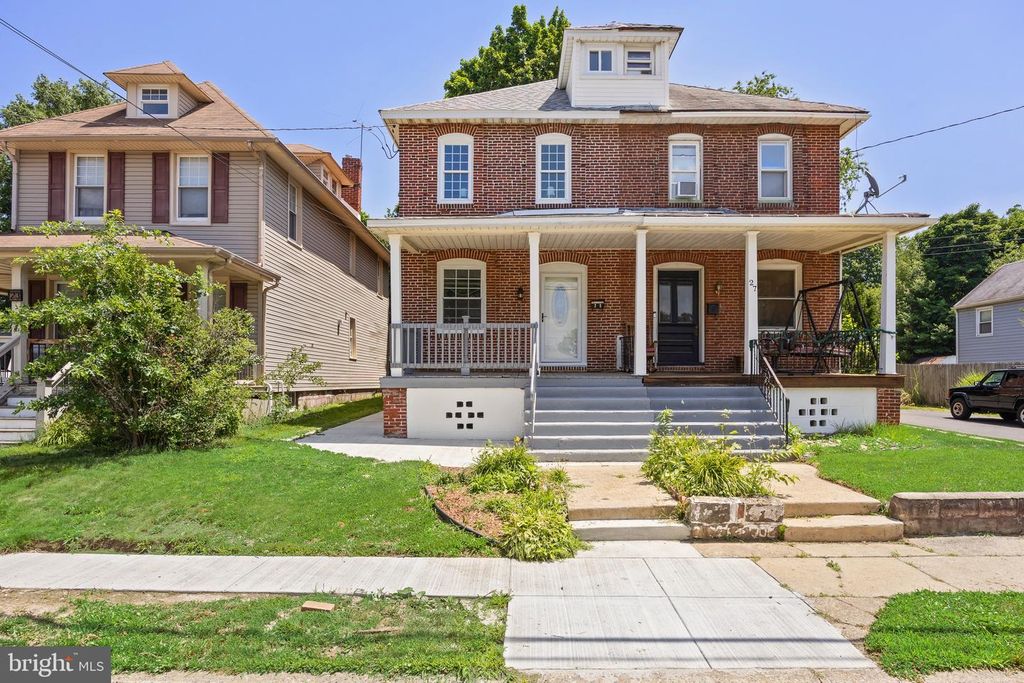 25 S HOLLY AVE, Maple Shade, NJ 08052