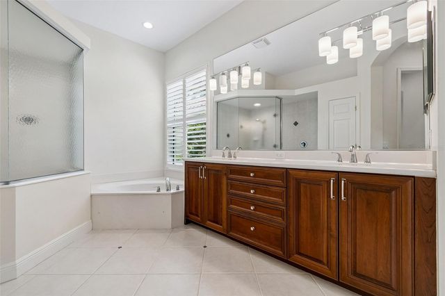 7222 LAKE FOREST GLEN, Bradenton, FL 34202