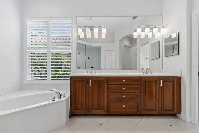 7222 LAKE FOREST GLEN, Bradenton, FL 34202