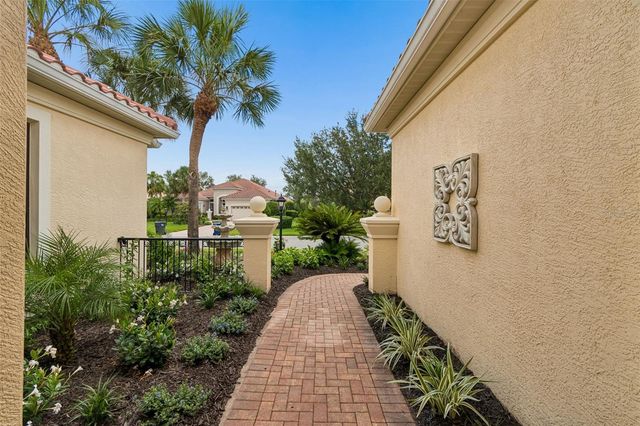 7222 LAKE FOREST GLEN, Bradenton, FL 34202