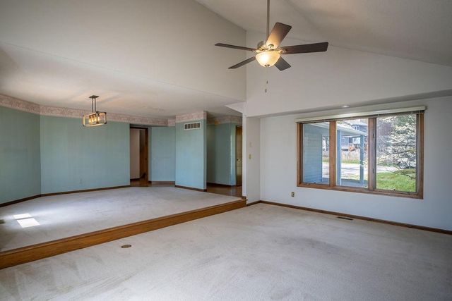 4141 Wimbledon Circle, Lawrence, KS 66047