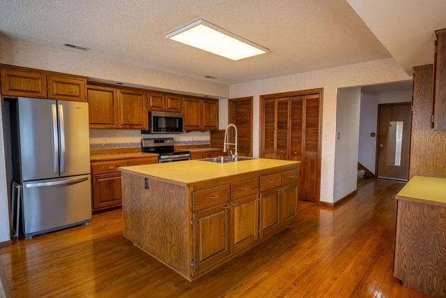 4141 Wimbledon Circle, Lawrence, KS 66047
