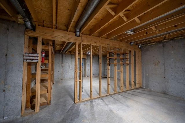 4141 Wimbledon Circle, Lawrence, KS 66047
