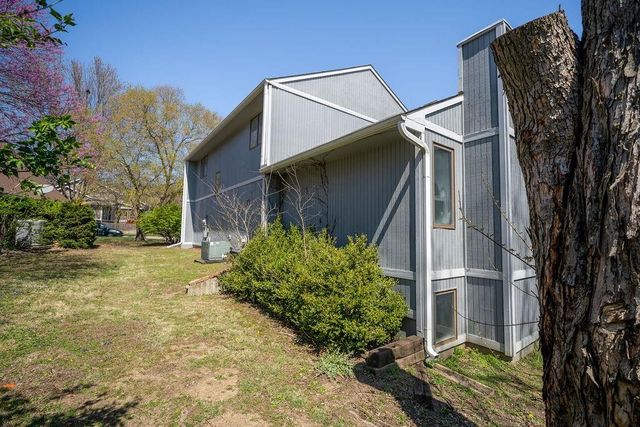 4141 Wimbledon Circle, Lawrence, KS 66047