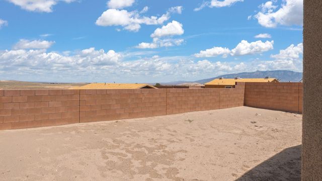 1495 Las Colinas Road NW, Los Lunas, NM 87031