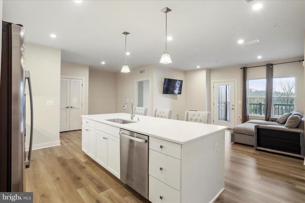 Image 10 of property listing at 151 MCCORMICK #203, Winchester, VA 22602