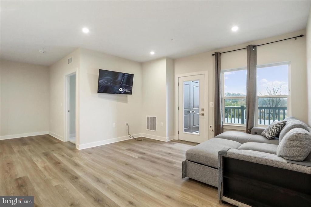 Image 14 of property listing at 151 MCCORMICK #203, Winchester, VA 22602