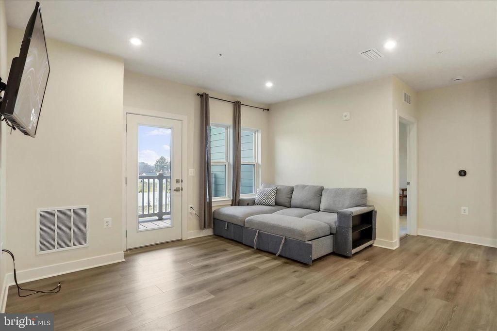 Image 15 of property listing at 151 MCCORMICK #203, Winchester, VA 22602