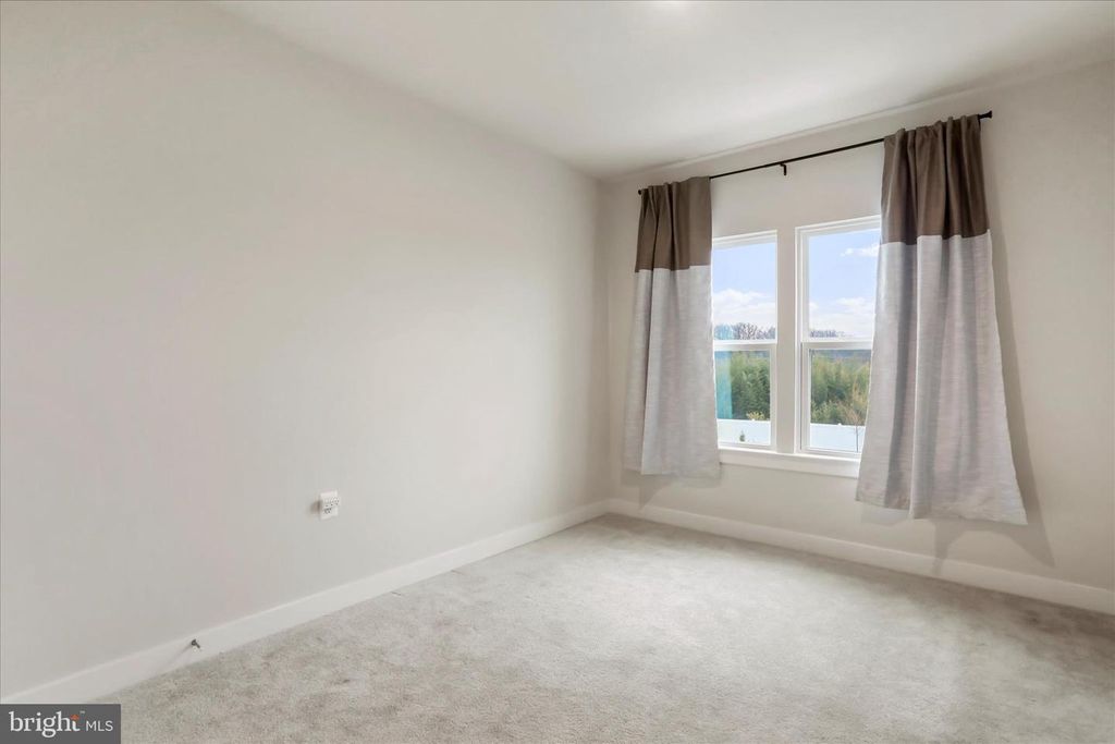 Image 16 of property listing at 151 MCCORMICK #203, Winchester, VA 22602