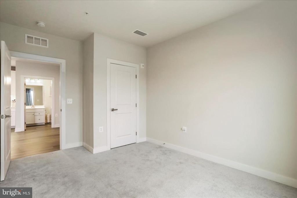 Image 18 of property listing at 151 MCCORMICK #203, Winchester, VA 22602