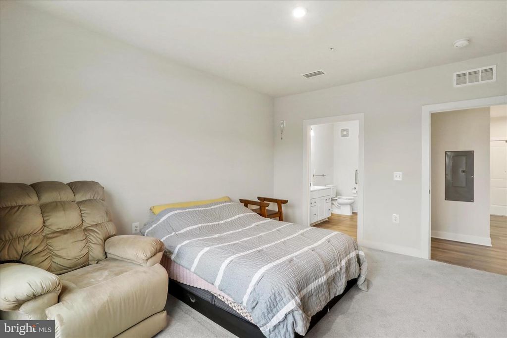 Image 20 of property listing at 151 MCCORMICK #203, Winchester, VA 22602