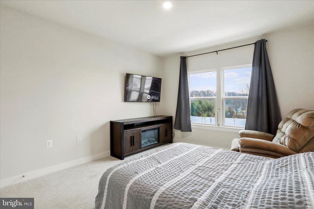 Image 21 of property listing at 151 MCCORMICK #203, Winchester, VA 22602