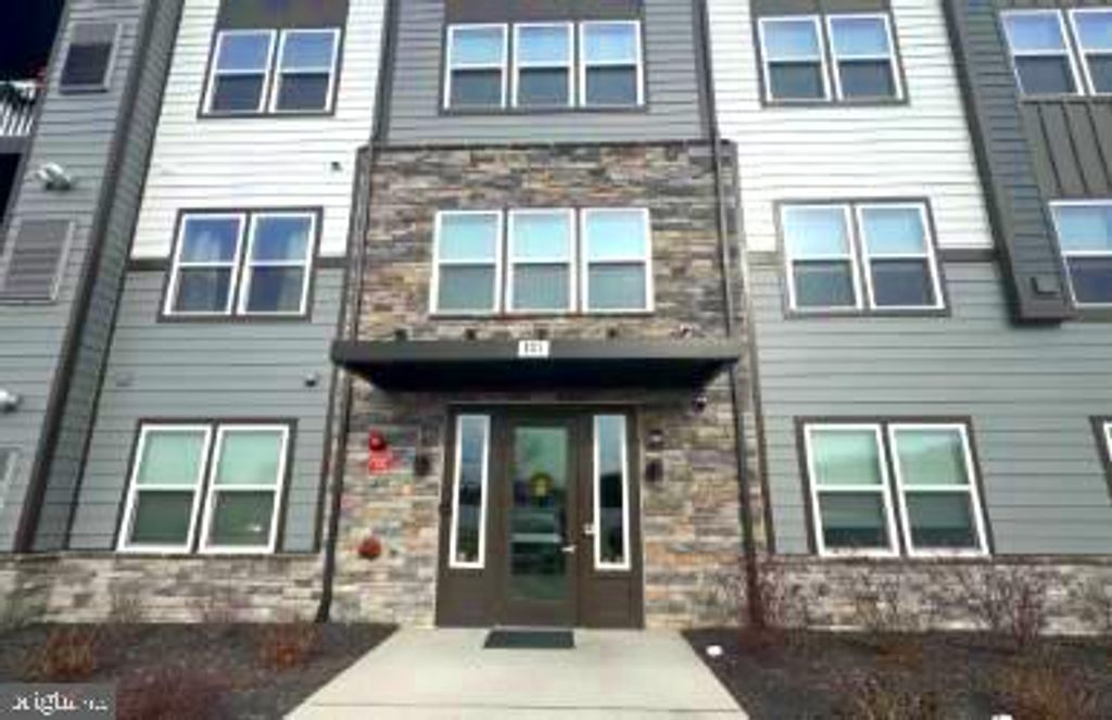 Image 3 of property listing at 151 MCCORMICK #203, Winchester, VA 22602