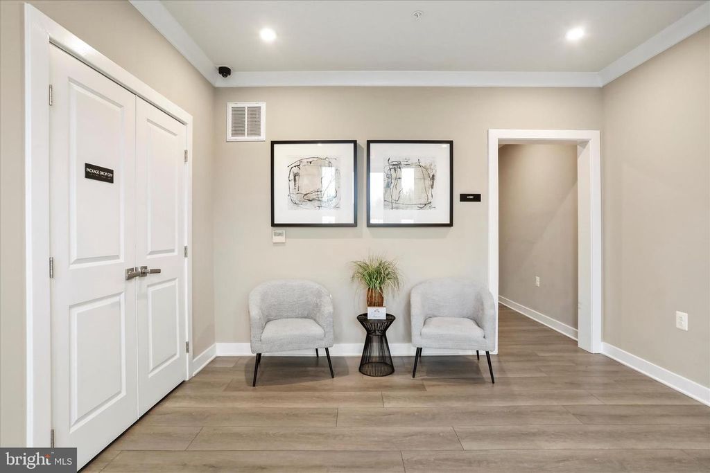 Image 4 of property listing at 151 MCCORMICK #203, Winchester, VA 22602