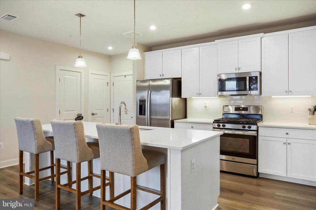 Image 6 of property listing at 151 MCCORMICK #203, Winchester, VA 22602