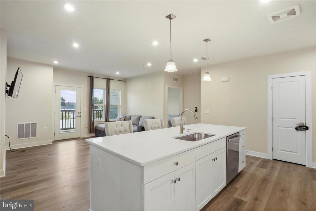 Image 7 of property listing at 151 MCCORMICK #203, Winchester, VA 22602