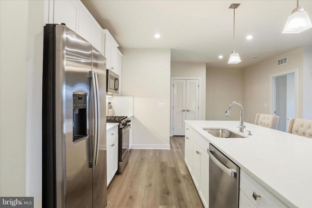 Image 8 of property listing at 151 MCCORMICK #203, Winchester, VA 22602