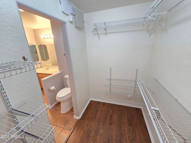 7011 W MERCER Lane, Peoria, AZ 85345