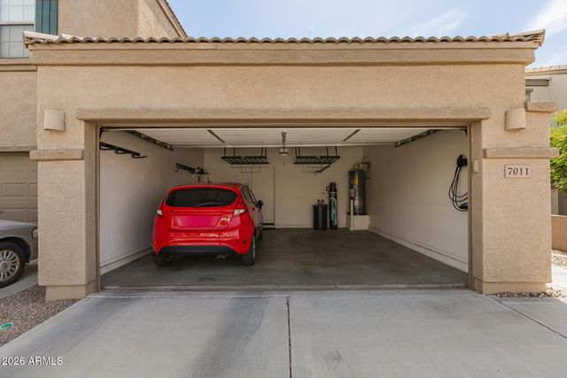 7011 W MERCER Lane, Peoria, AZ 85345