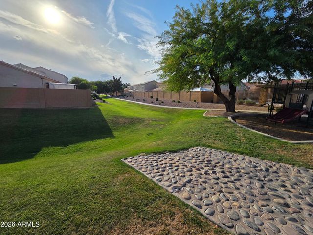 7011 W MERCER Lane, Peoria, AZ 85345