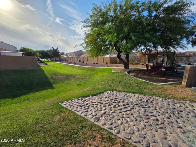 7011 W MERCER Lane, Peoria, AZ 85345