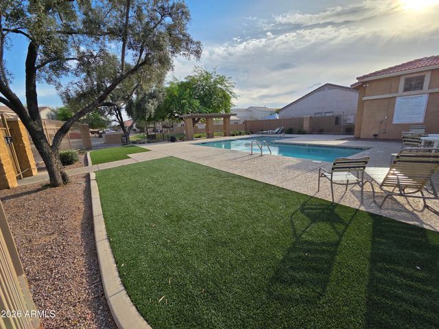 7011 W MERCER Lane, Peoria, AZ 85345