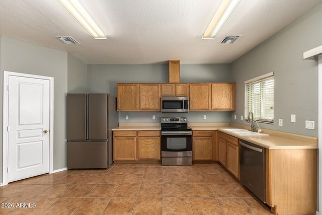 7011 W MERCER Lane, Peoria, AZ 85345