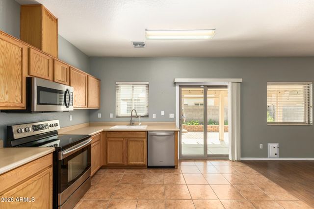 7011 W MERCER Lane, Peoria, AZ 85345