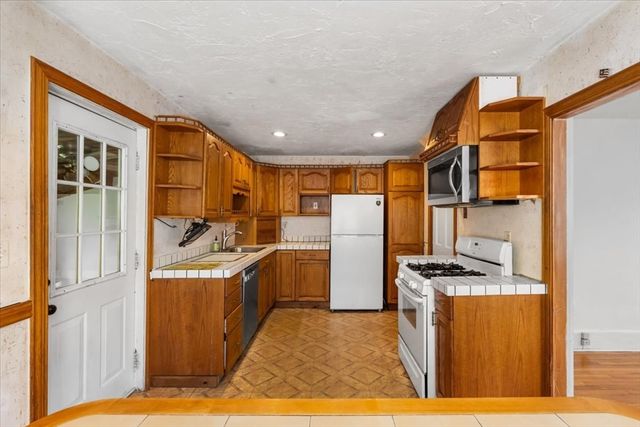 131 Old Street, Randolph, MA 02368