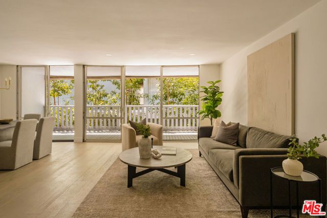 848 N Kings Road 208, West Hollywood, CA 90069