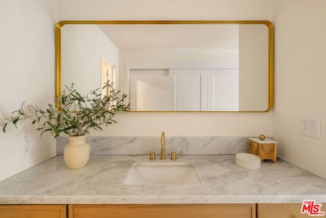 848 N Kings Road 208, West Hollywood, CA 90069