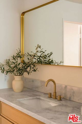 848 N Kings Road 208, West Hollywood, CA 90069