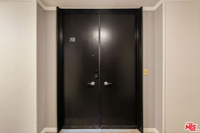 848 N Kings Road 208, West Hollywood, CA 90069