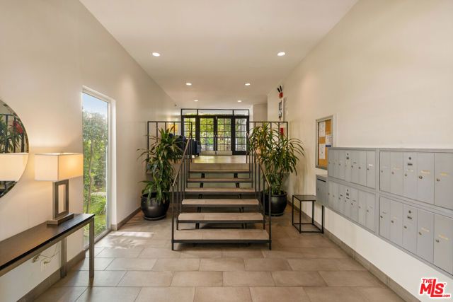 848 N Kings Road 208, West Hollywood, CA 90069