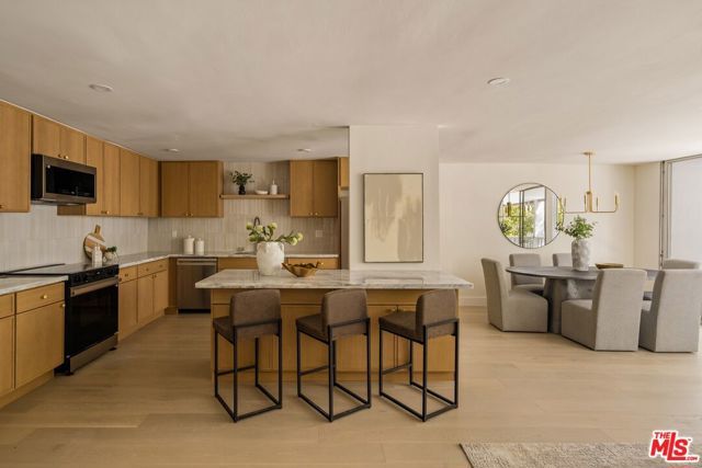 848 N Kings Road 208, West Hollywood, CA 90069